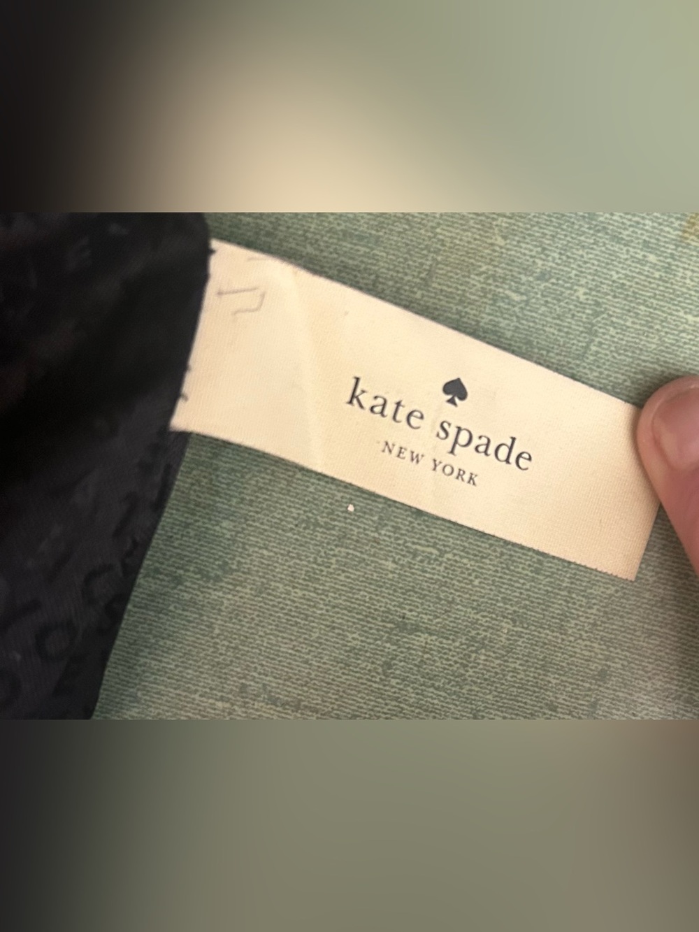 KATE SPADE NEW YORK PEBBLED LEATHER CROSSBODY DOME BAG. EXCELLENT CONDITION - Picture 9 of 10